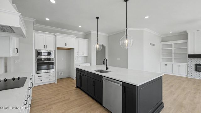 7902 Trading Post Ct, Louisville, KY 40291