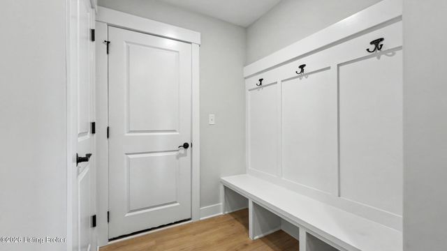 7902 Trading Post Ct, Louisville, KY 40291