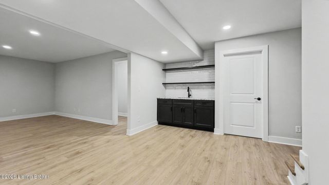 7902 Trading Post Ct, Louisville, KY 40291