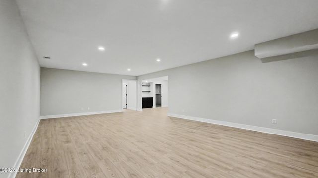 7902 Trading Post Ct, Louisville, KY 40291