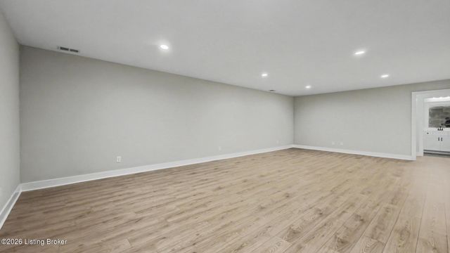 7902 Trading Post Ct, Louisville, KY 40291