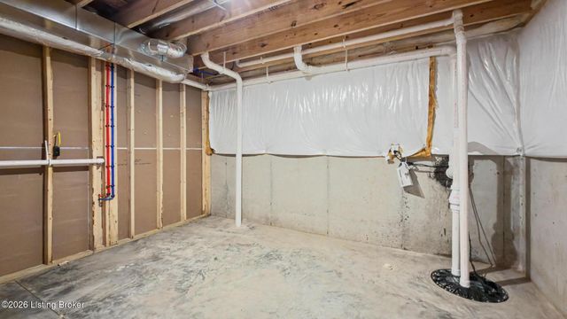 7902 Trading Post Ct, Louisville, KY 40291