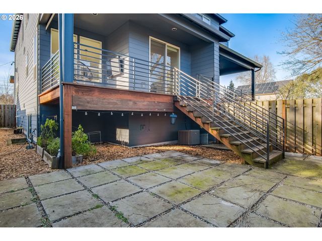 6520 Ne GRAND Ave, Portland, OR 97211