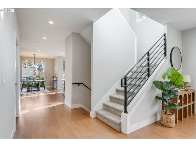 6520 Ne GRAND Ave, Portland, OR 97211