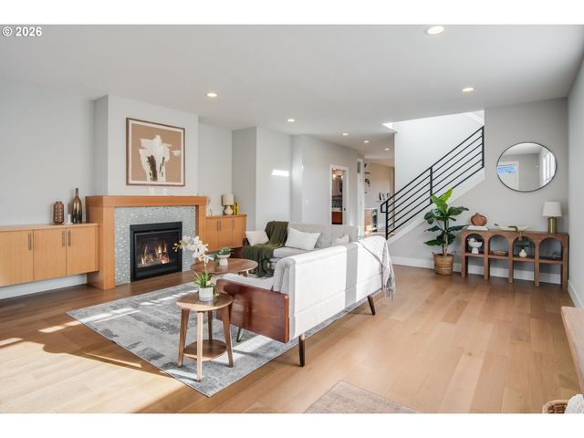 6520 Ne GRAND Ave, Portland, OR 97211