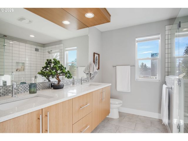 6520 Ne GRAND Ave, Portland, OR 97211