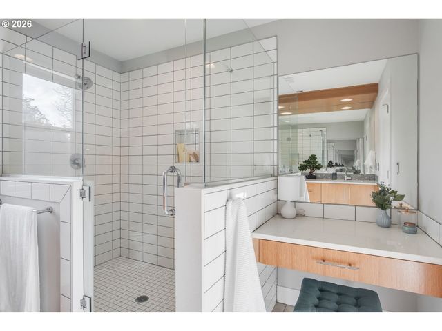 6520 Ne GRAND Ave, Portland, OR 97211