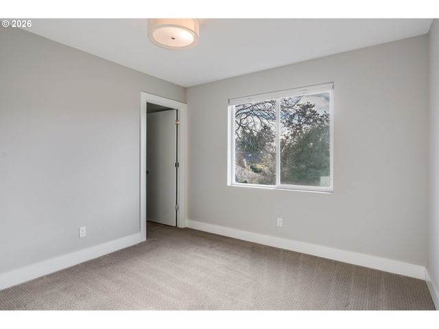 6520 Ne GRAND Ave, Portland, OR 97211