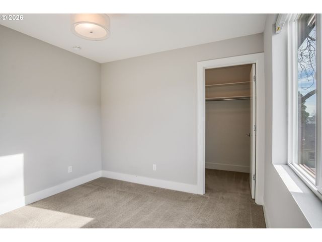 6520 Ne GRAND Ave, Portland, OR 97211