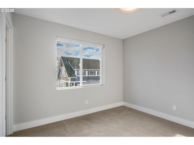 6520 Ne GRAND Ave, Portland, OR 97211