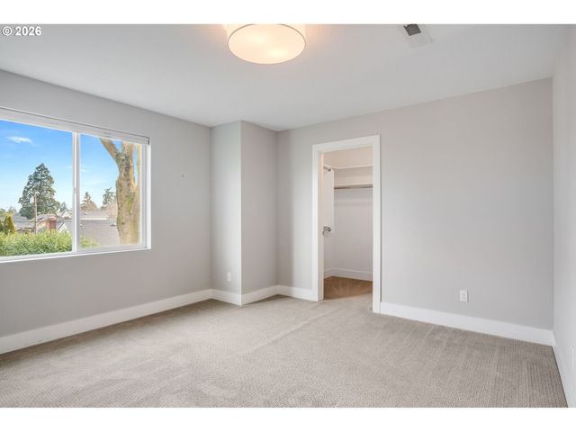 6520 Ne GRAND Ave, Portland, OR 97211