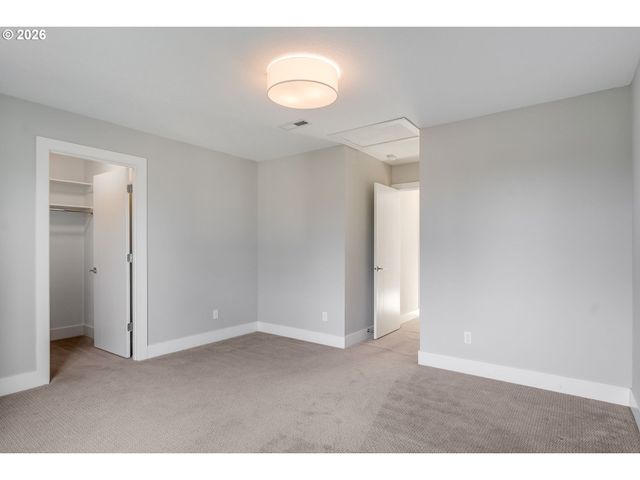 6520 Ne GRAND Ave, Portland, OR 97211