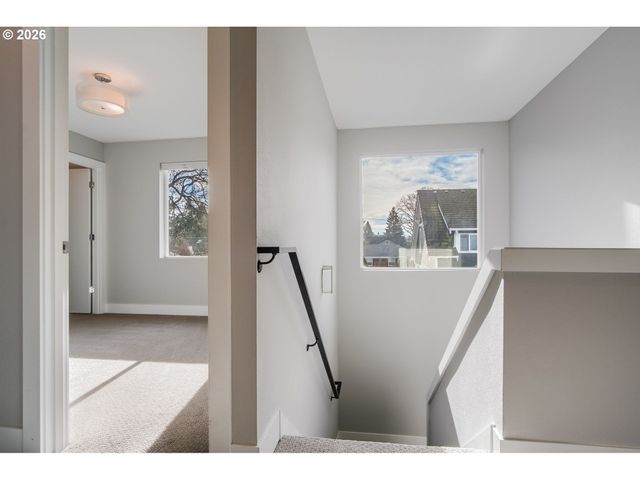 6520 Ne GRAND Ave, Portland, OR 97211