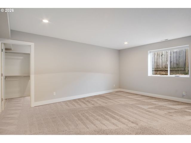 6520 Ne GRAND Ave, Portland, OR 97211