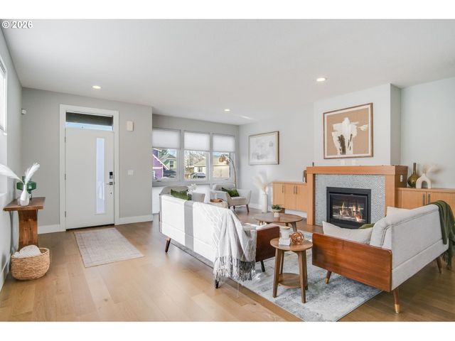 6520 Ne GRAND Ave, Portland, OR 97211