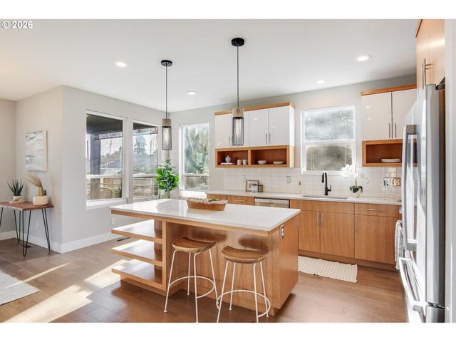 6520 Ne GRAND Ave, Portland, OR 97211