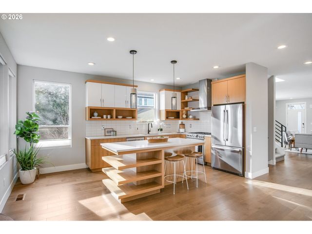 6520 Ne GRAND Ave, Portland, OR 97211