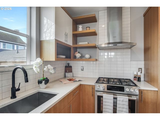 6520 Ne GRAND Ave, Portland, OR 97211