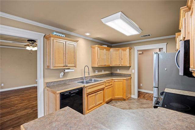 2708 N Mobile Avenue, Russellville, AR 72802