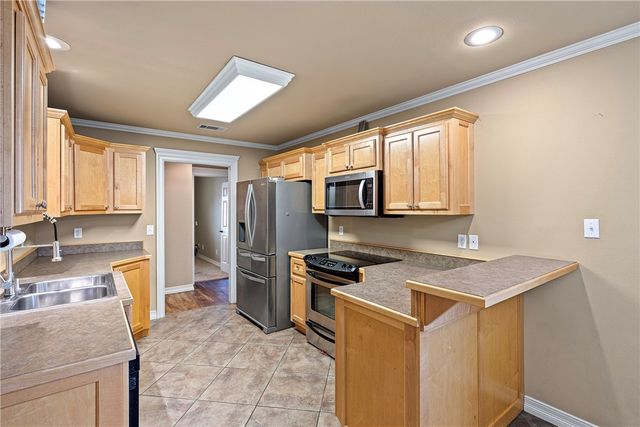 2708 N Mobile Avenue, Russellville, AR 72802