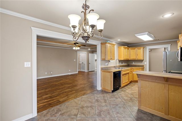 2708 N Mobile Avenue, Russellville, AR 72802