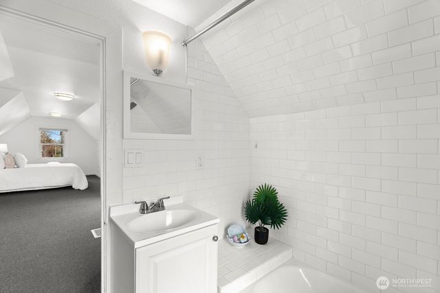 4135 36th Ave SW, Seattle, WA 98126