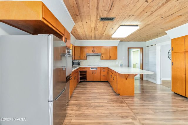 2281 Cecilia Sr High School Highway, Breaux Bridge, LA 70517