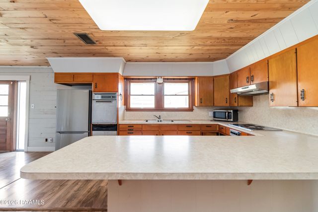 2281 Cecilia Sr High School Highway, Breaux Bridge, LA 70517