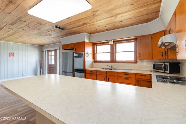 2281 Cecilia Sr High School Highway, Breaux Bridge, LA 70517