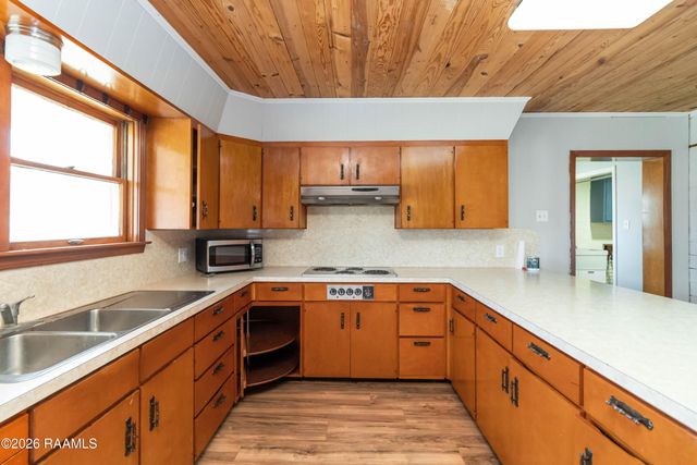 2281 Cecilia Sr High School Highway, Breaux Bridge, LA 70517