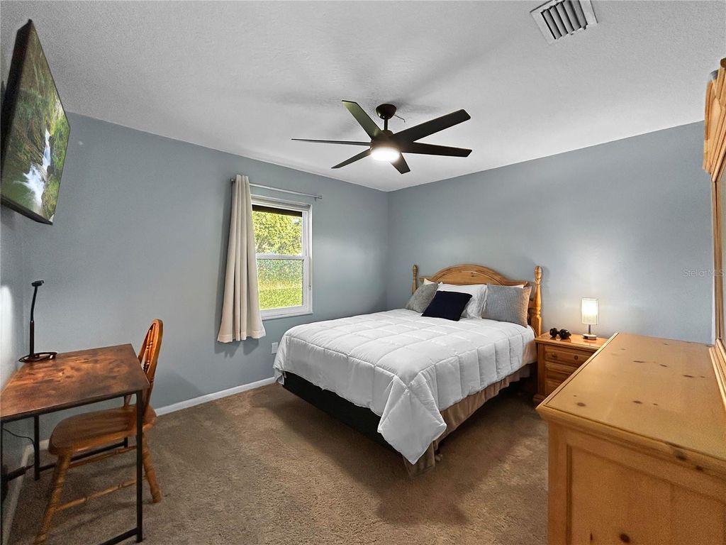 Image 11 of property listing at 136 PAUL REVERE ROAD, Bartow, FL 33830