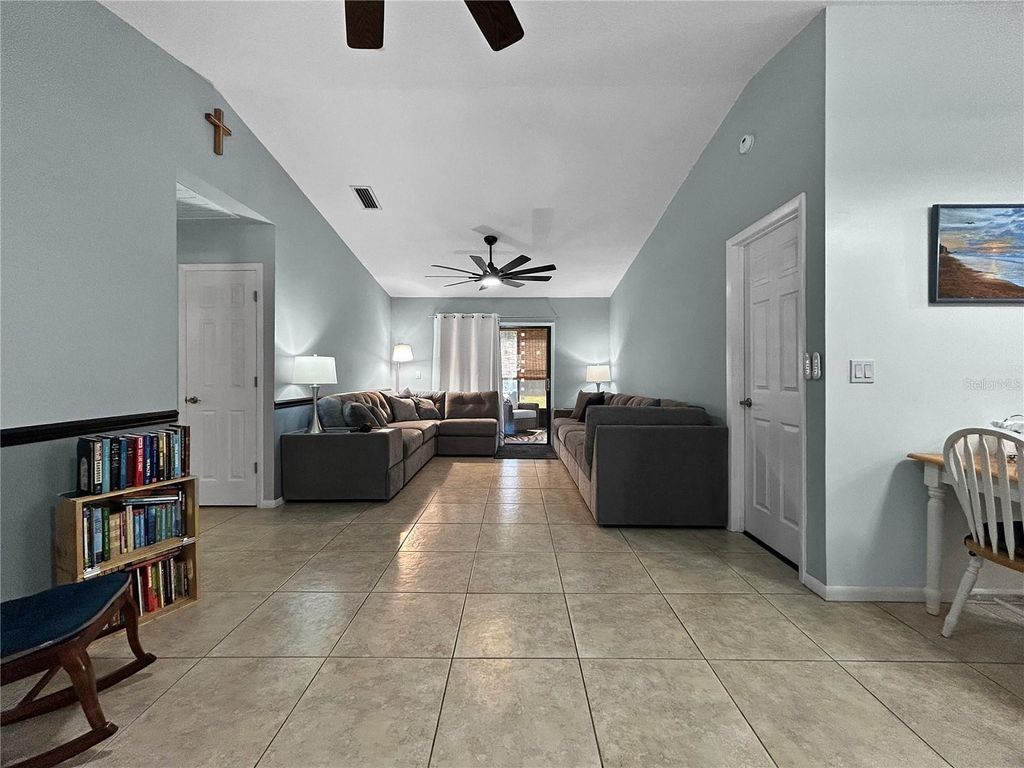 Image 6 of property listing at 136 PAUL REVERE ROAD, Bartow, FL 33830