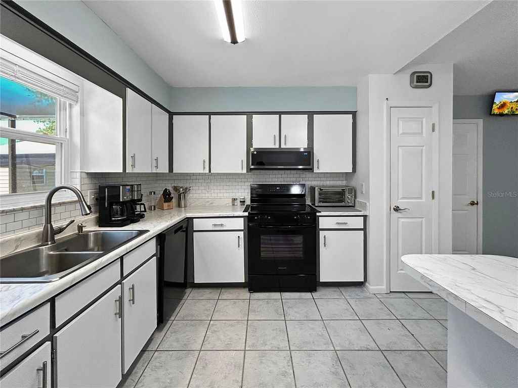 Image 8 of property listing at 136 PAUL REVERE ROAD, Bartow, FL 33830