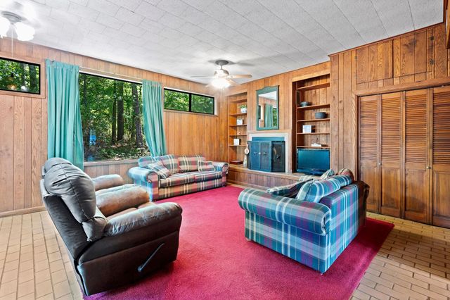 401 Cathy Street, Lone Star, TX 75668