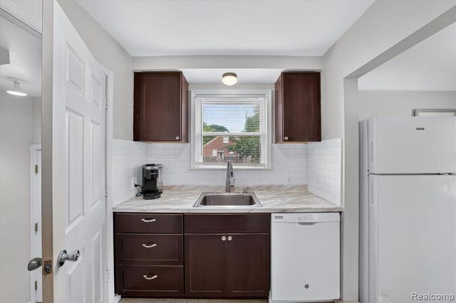 14010 Hart Street, Oak Park, MI 48237