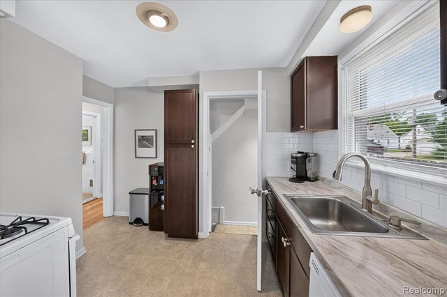 14010 Hart Street, Oak Park, MI 48237