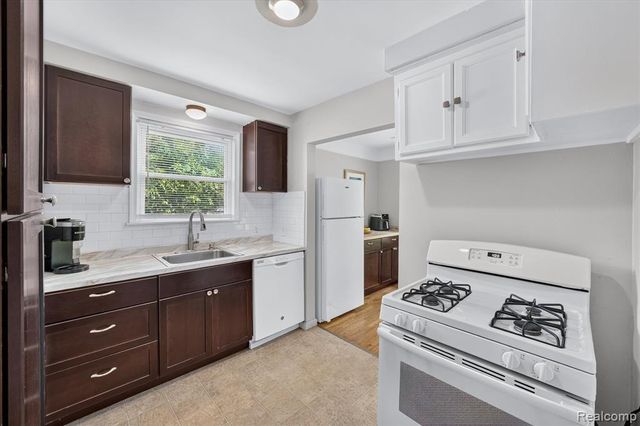 14010 Hart Street, Oak Park, MI 48237