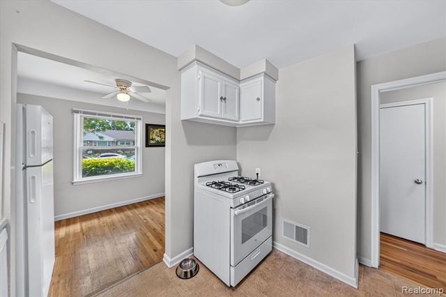 14010 Hart Street, Oak Park, MI 48237