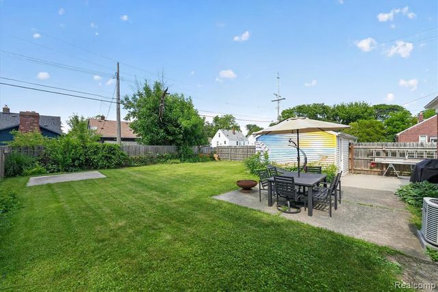 14010 Hart Street, Oak Park, MI 48237