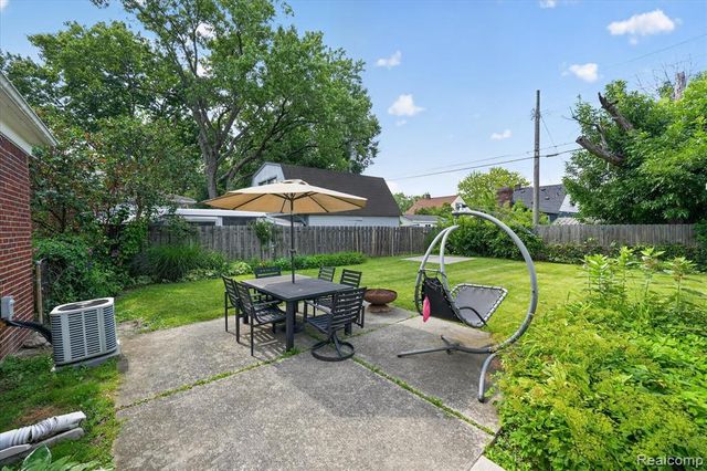 14010 Hart Street, Oak Park, MI 48237