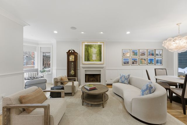 1500 N North Park Avenue, Chicago, IL 60610