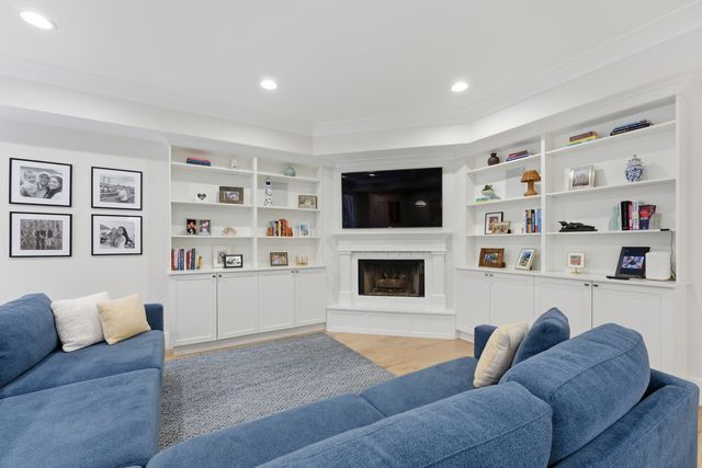 1500 N North Park Avenue, Chicago, IL 60610