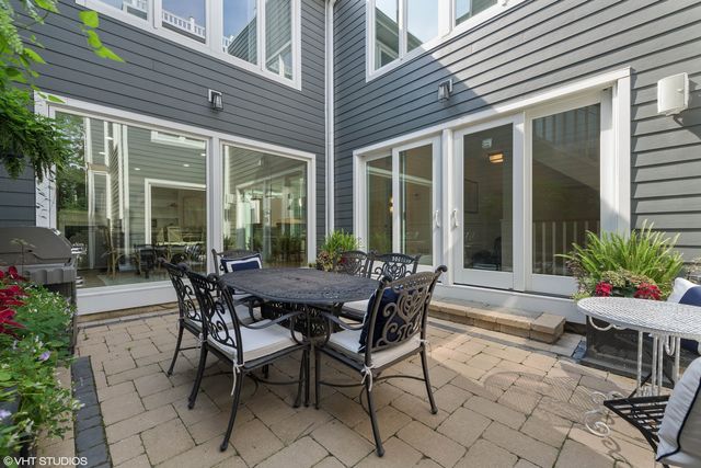 1500 N North Park Avenue, Chicago, IL 60610