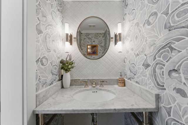 1500 N North Park Avenue, Chicago, IL 60610