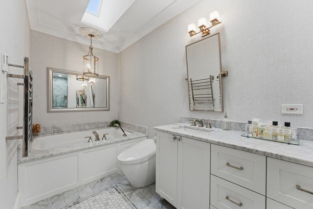 1500 N North Park Avenue, Chicago, IL 60610