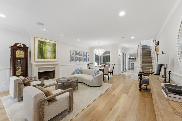 1500 N North Park Avenue, Chicago, IL 60610