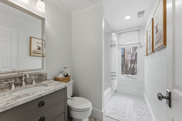 1500 N North Park Avenue, Chicago, IL 60610