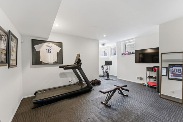 1500 N North Park Avenue, Chicago, IL 60610