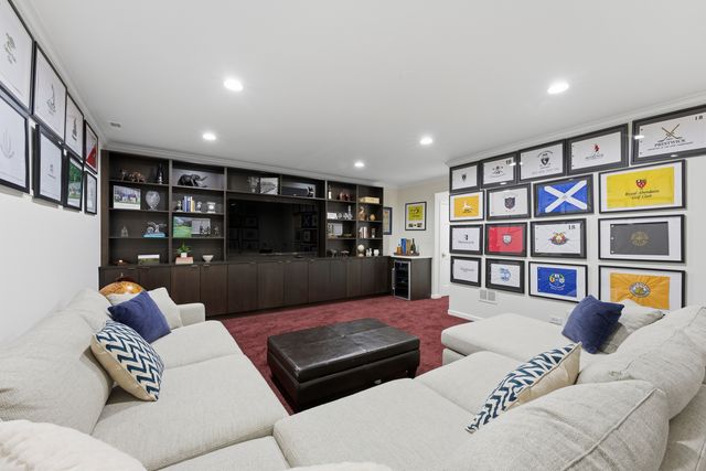 1500 N North Park Avenue, Chicago, IL 60610