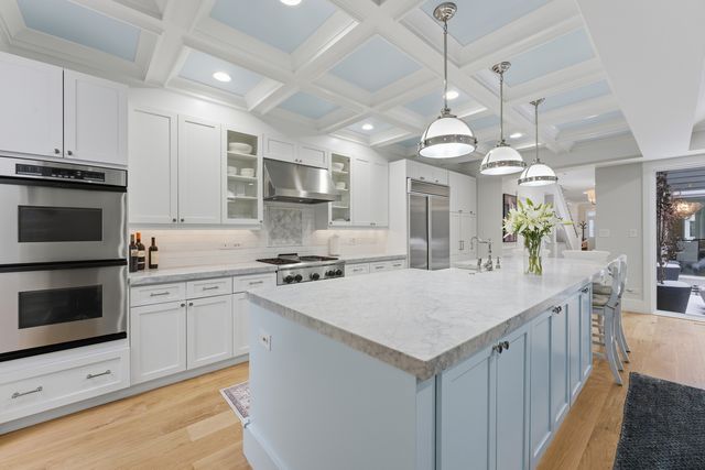 1500 N North Park Avenue, Chicago, IL 60610